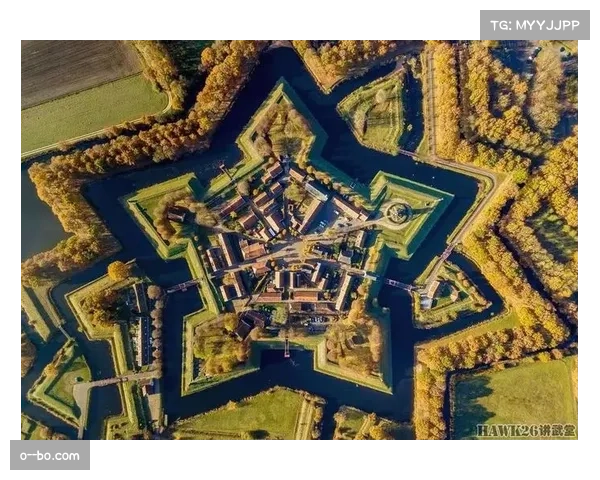 汉堡防守体系相对稳固 但防守转换时存在组织漏洞